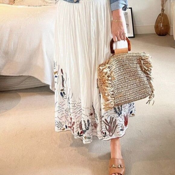 Zara embroidered skirt - Picture 2 of 11